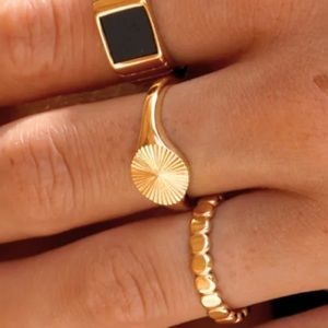 Atolea 18K Gold Sun Signet Ring Size 6